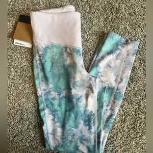 NWT The North Face Women’s 7/8 Lavender Dune Sky Printed Leggings- medium